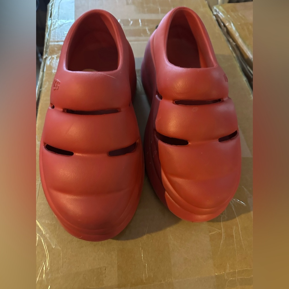 Unisex UGG slip on Red